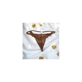 String taupe en dentelle avec bijou cœur doré 